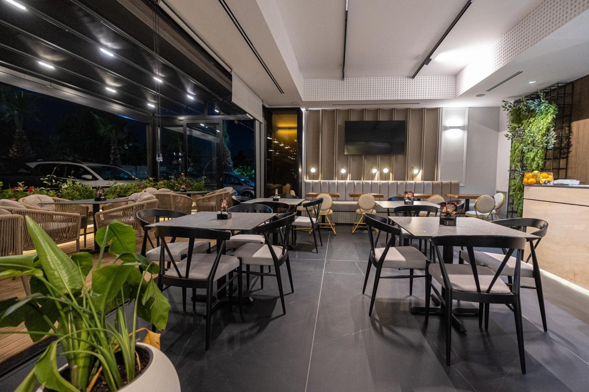 Diora'S Hotel And Apartments Vlore Exterior photo