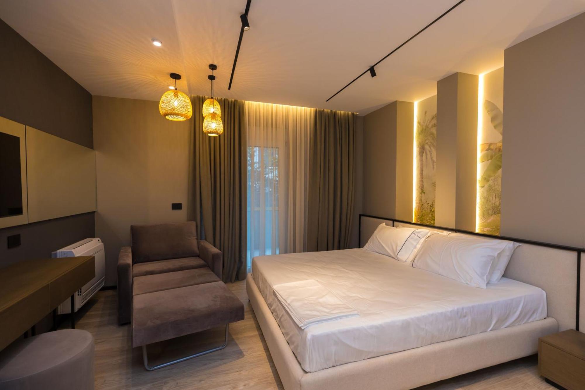 Diora'S Hotel And Apartments Vlore Exterior photo