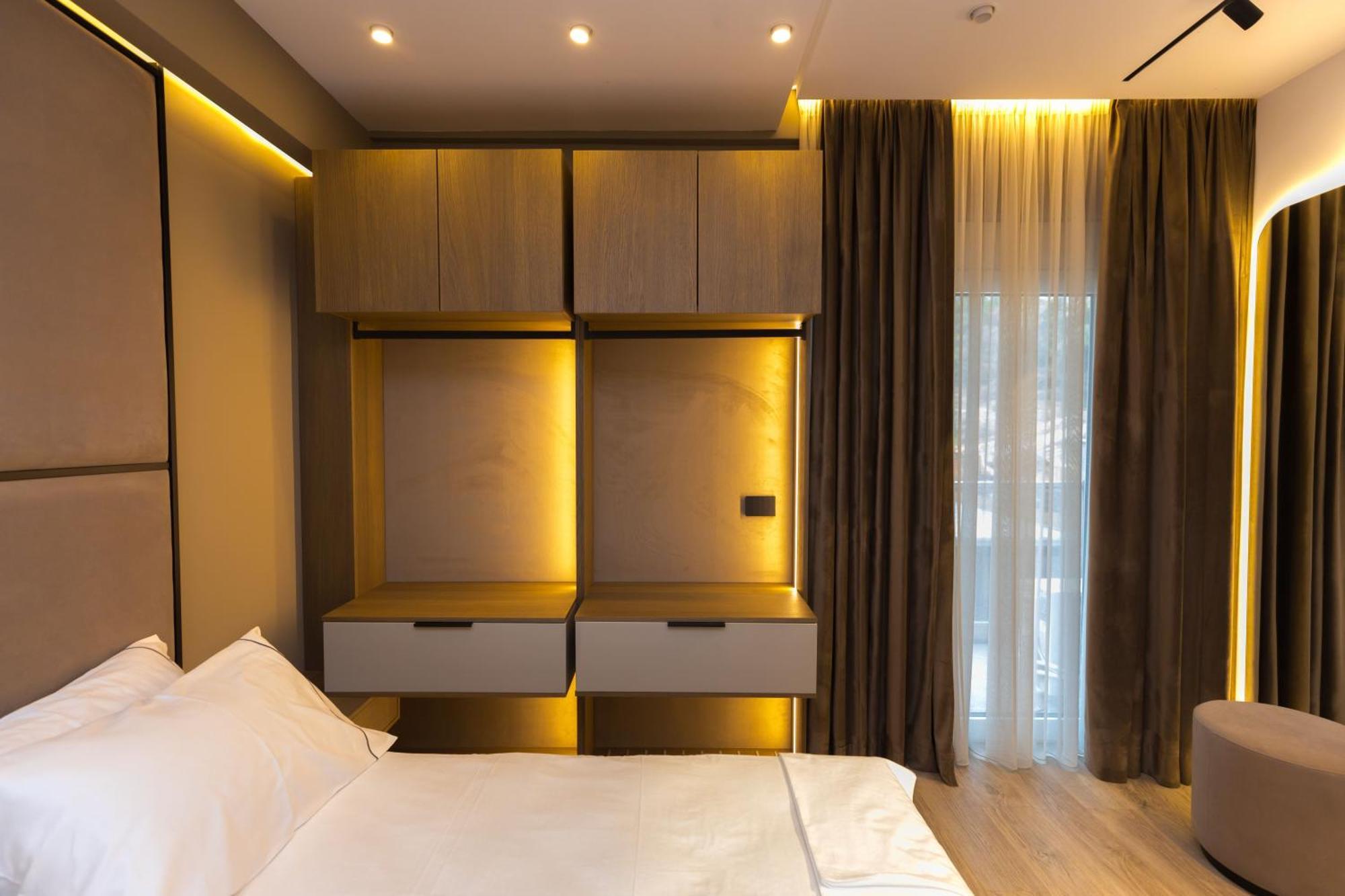 Diora'S Hotel And Apartments Vlore Exterior photo