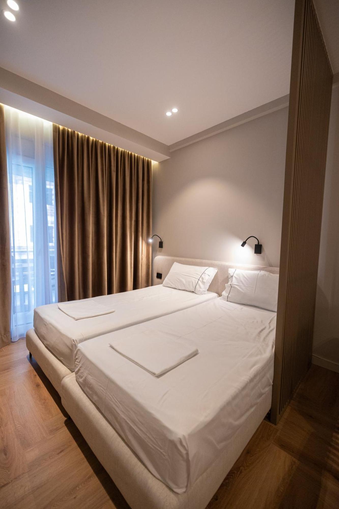 Diora'S Hotel And Apartments Vlore Exterior photo