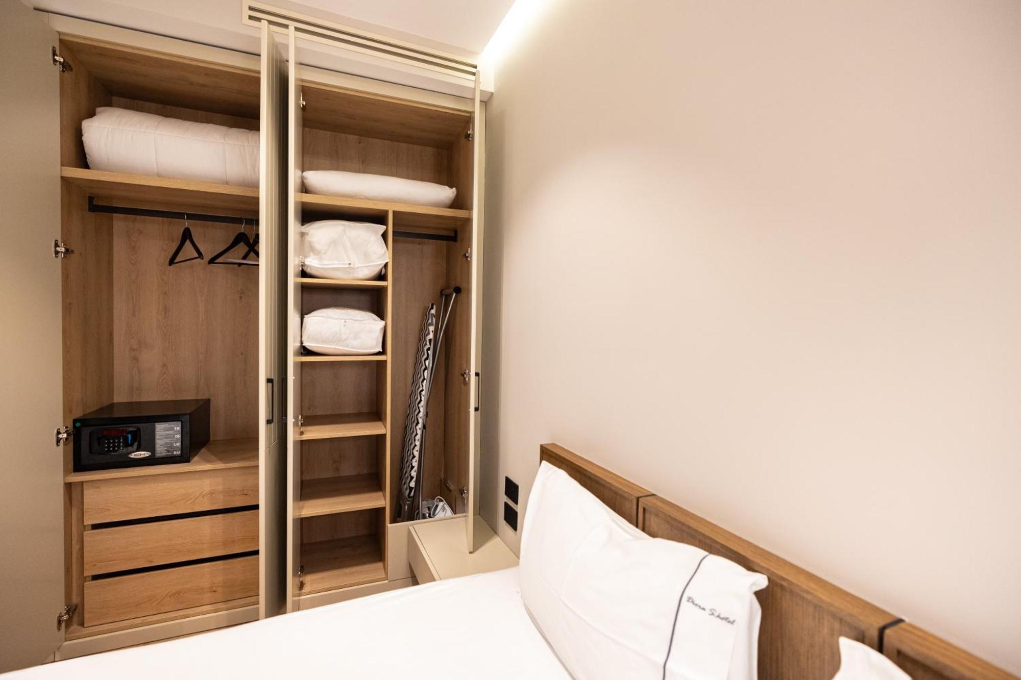 Diora'S Hotel And Apartments Vlore Room photo